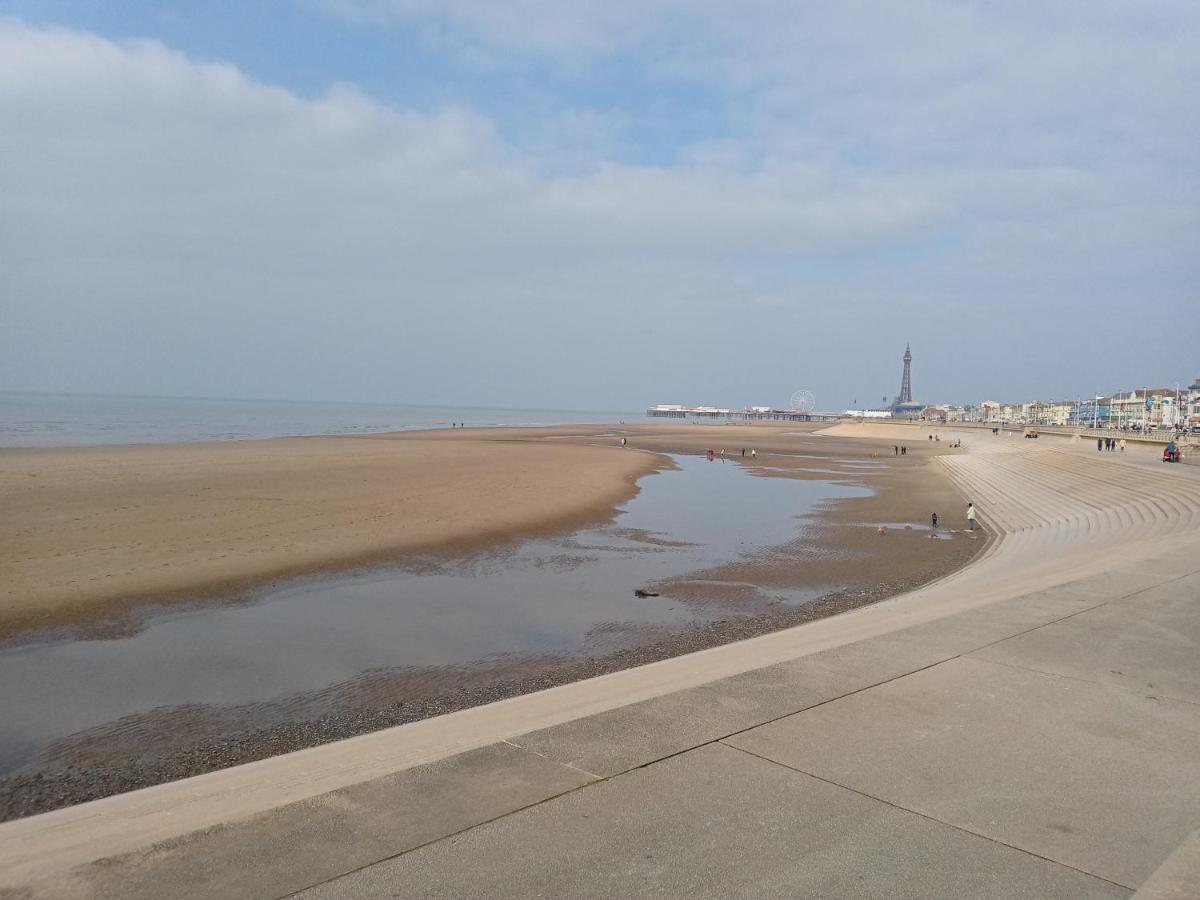 Mayfair Hotel Blackpool Exterior photo