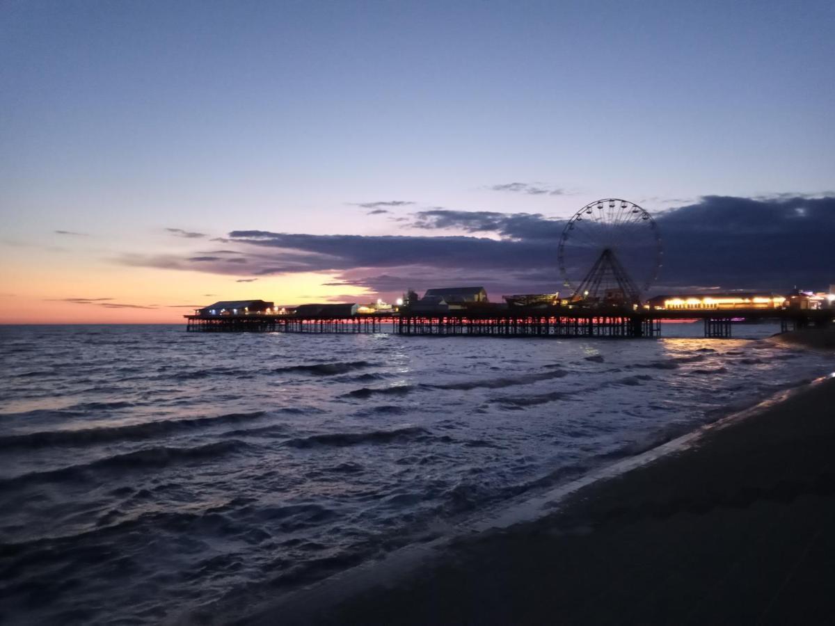 Mayfair Hotel Blackpool Exterior photo