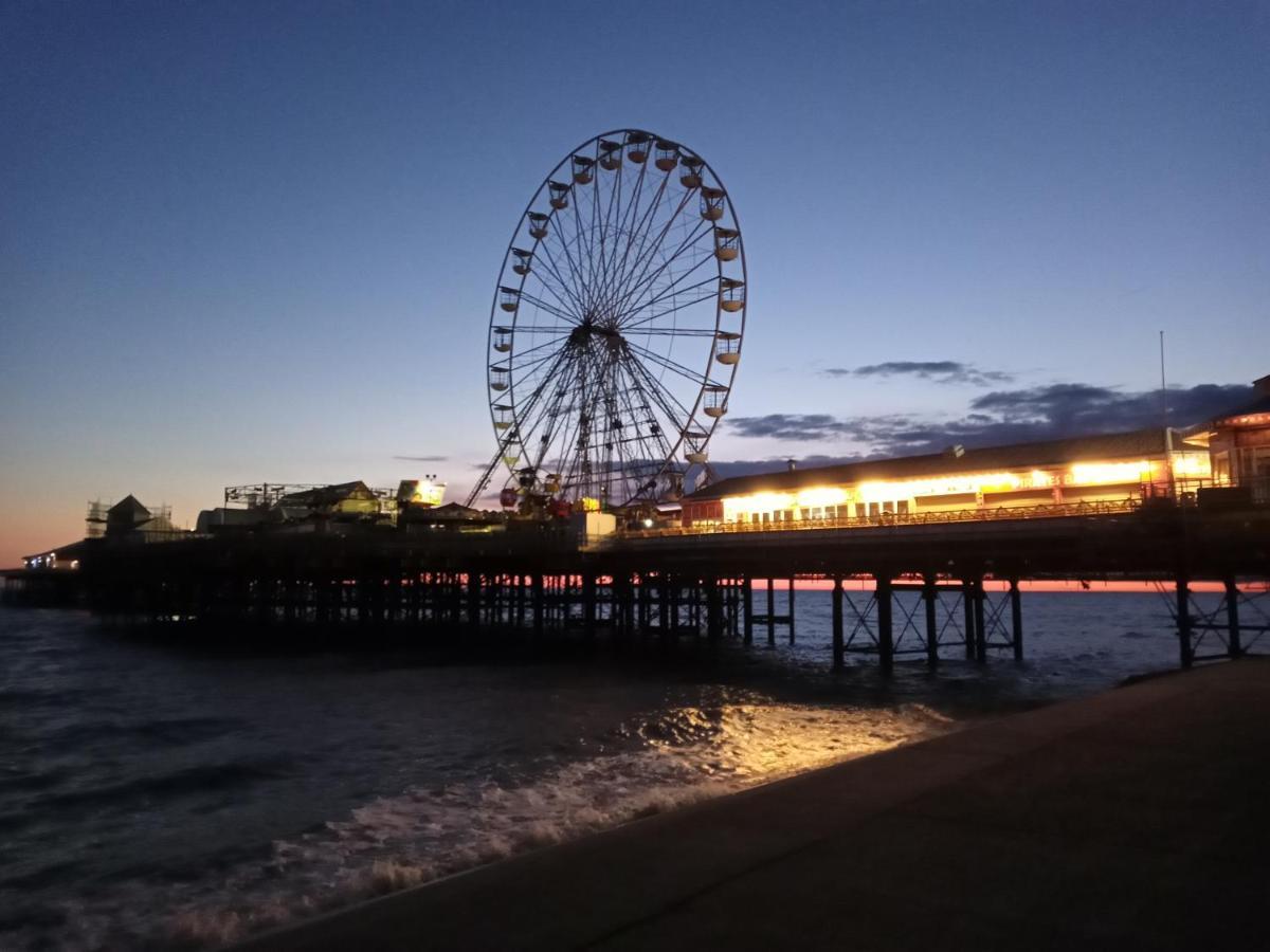 Mayfair Hotel Blackpool Exterior photo